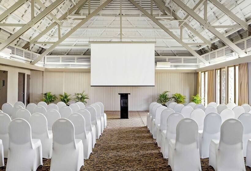 منتجع Novotel Nadi