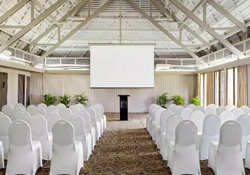 渡假胜地  Novotel Nadi