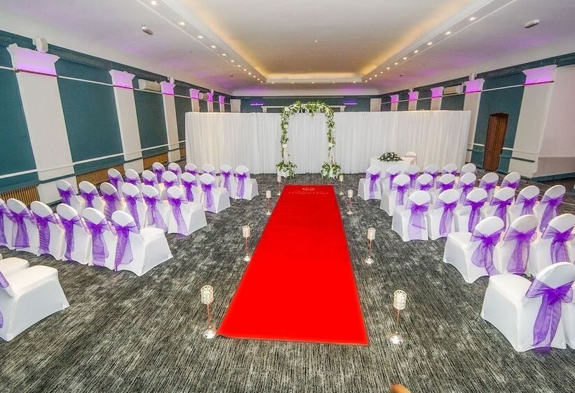 בית מלון כפרי Aberdeen Douglas