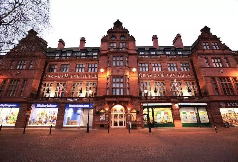 酒店 Crown & Mitre