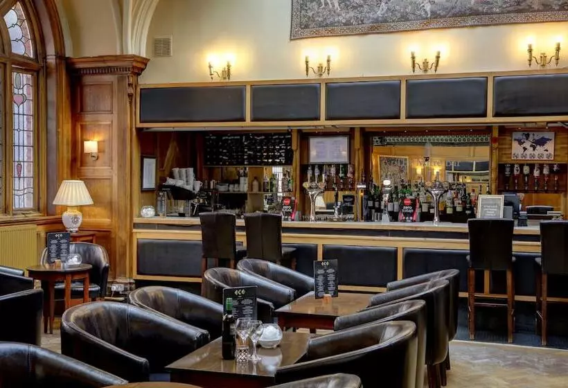 酒店 Crown & Mitre