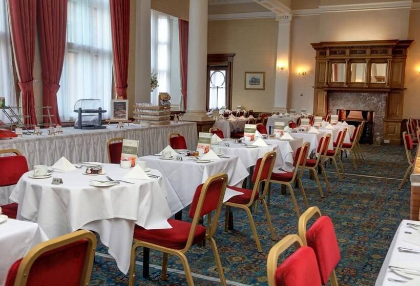 فندق Crown & Mitre