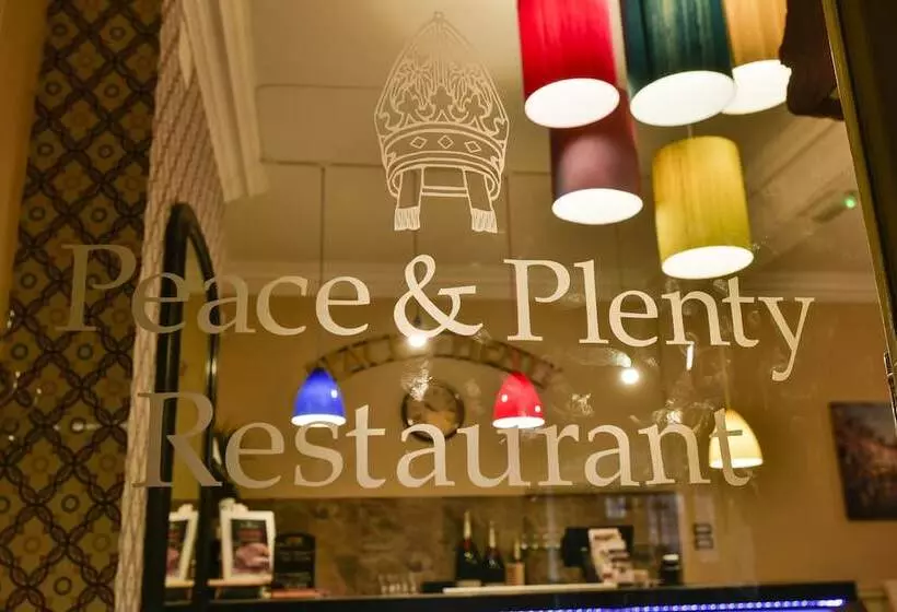 酒店 Crown & Mitre