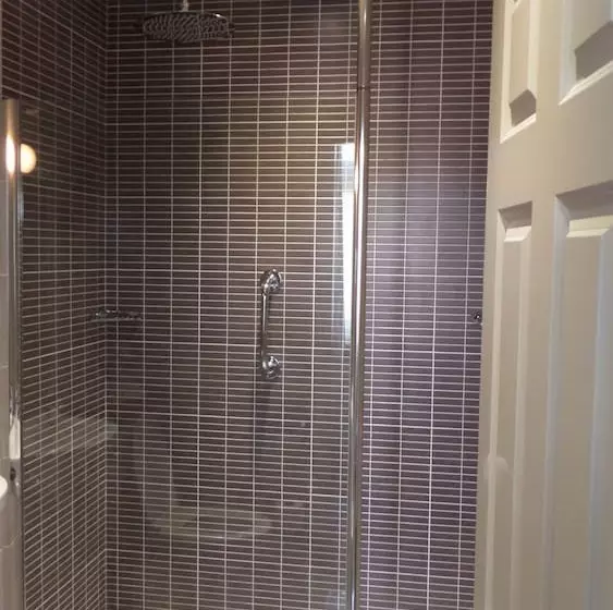 酒店 Crown & Mitre