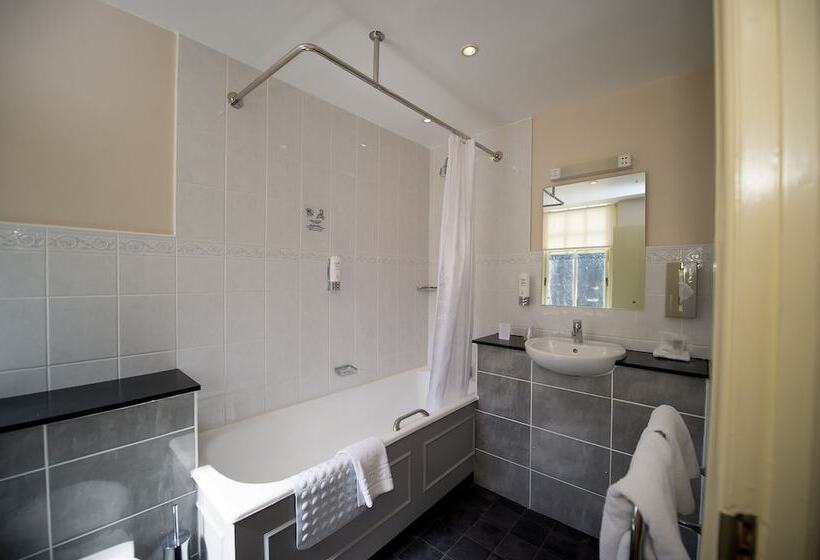 فندق Crown & Mitre