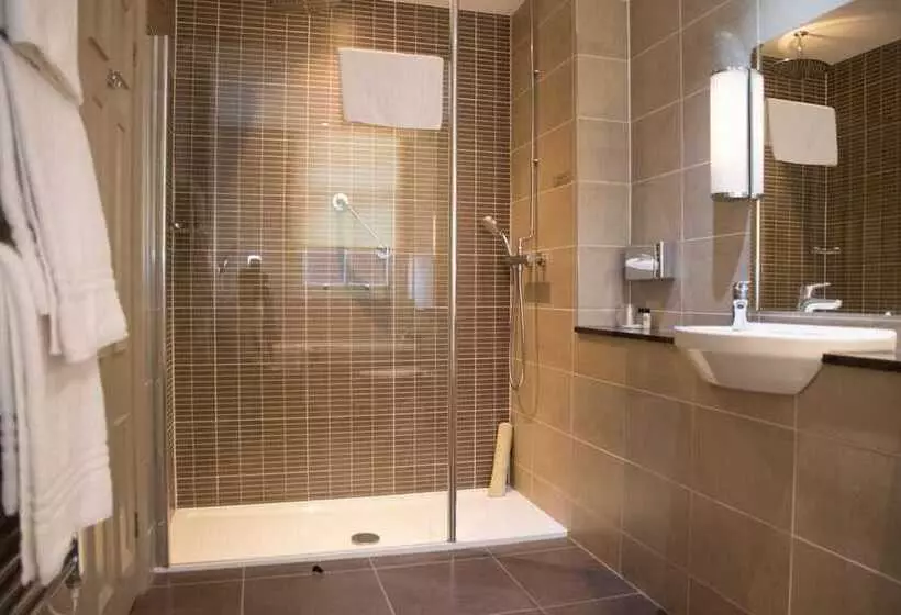 酒店 Crown & Mitre