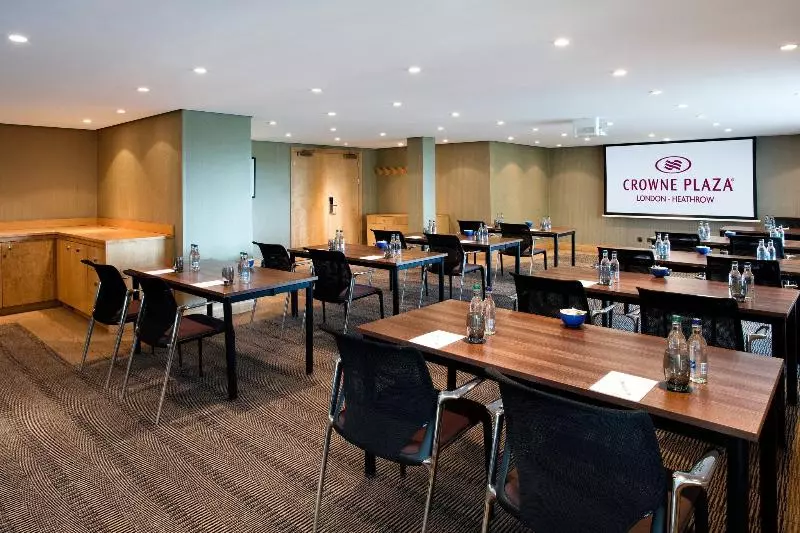 هتل Crowne Plaza Heathrow