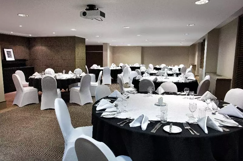 هتل Crowne Plaza Heathrow