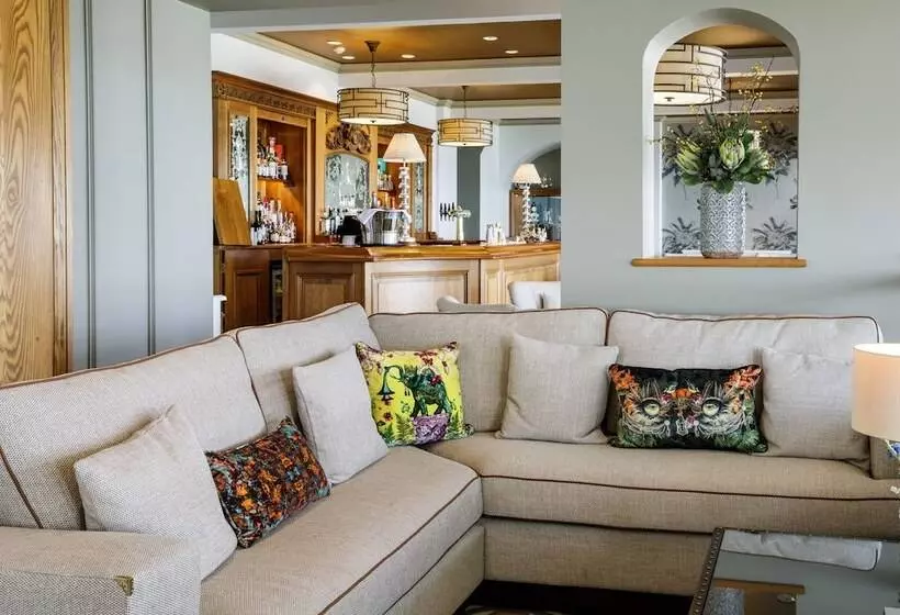 Отель Somerville