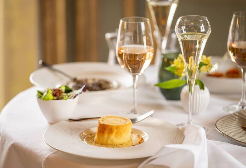 فندق Cliveden House   An Iconic Luxury