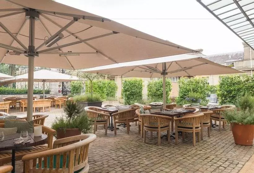 בית מלון כפרי Cliveden House   An Iconic Luxury