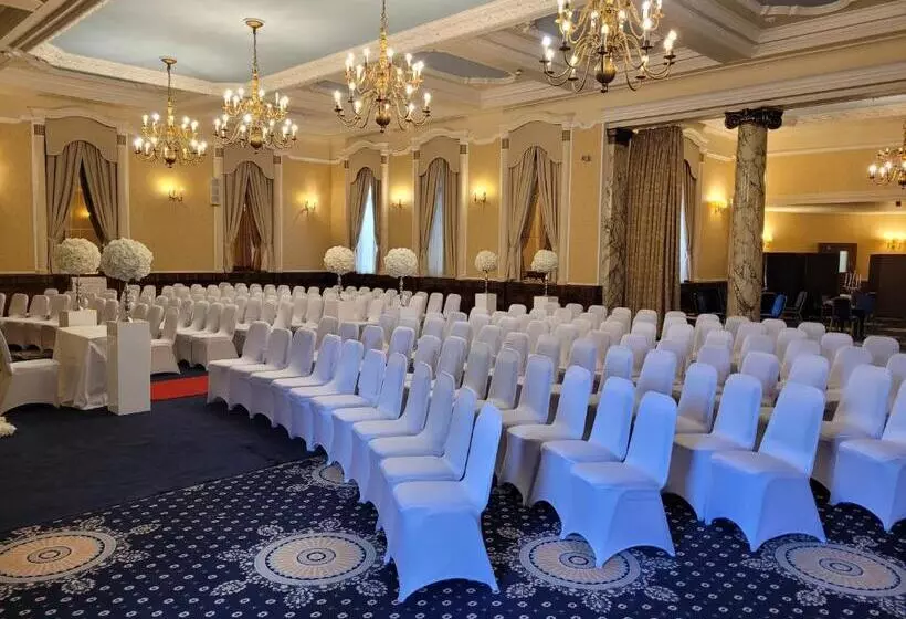 فندق Golden Lion