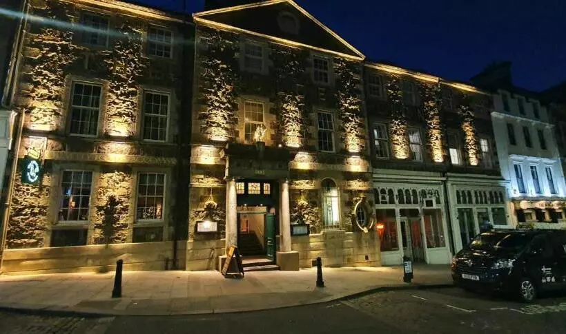 فندق Golden Lion