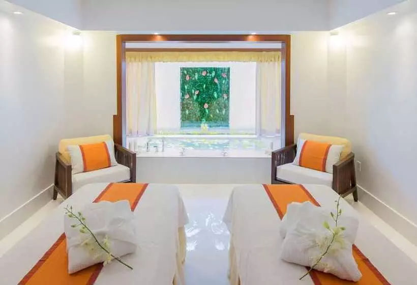 هتل Hilton Guam Resort And Spa