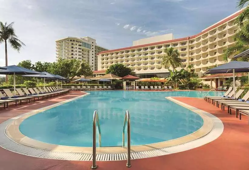 هتل Hilton Guam Resort And Spa