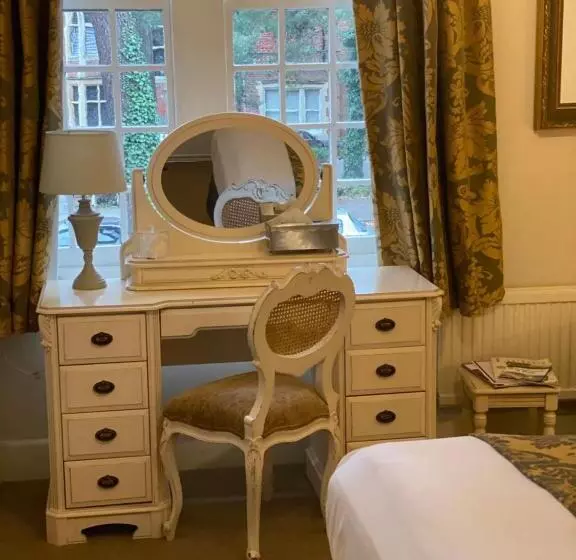 هتل Langtry Manor