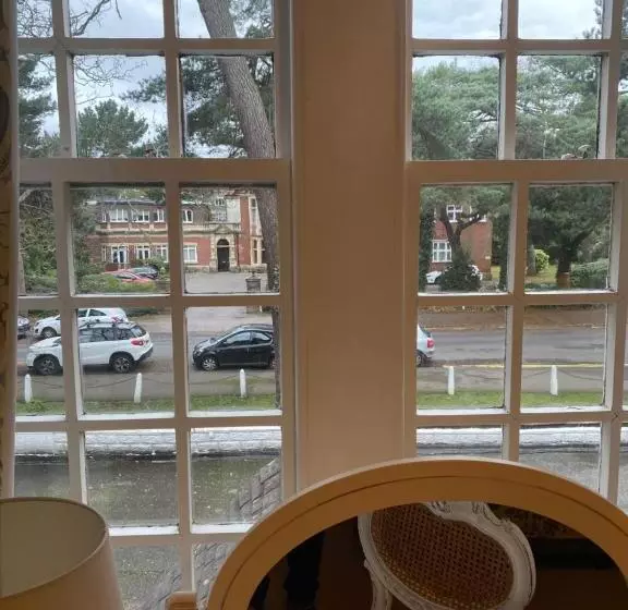 هتل Langtry Manor