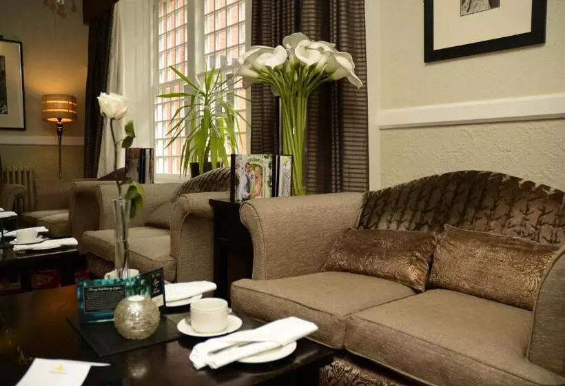 هتل Langtry Manor