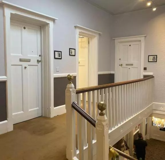 هتل Langtry Manor