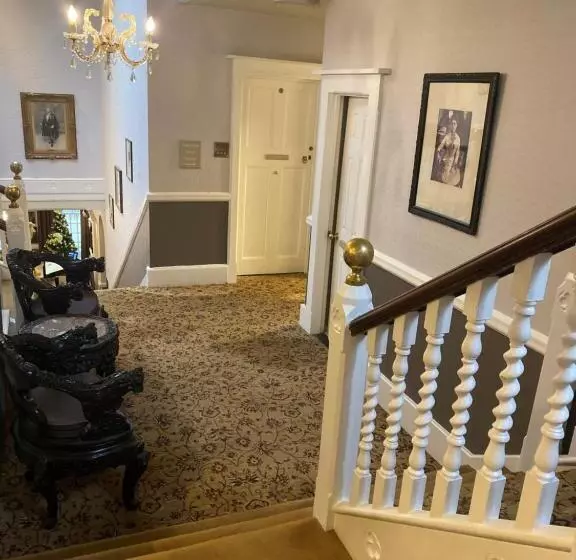 هتل Langtry Manor