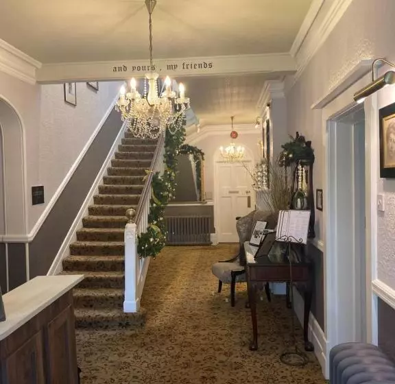 هتل Langtry Manor