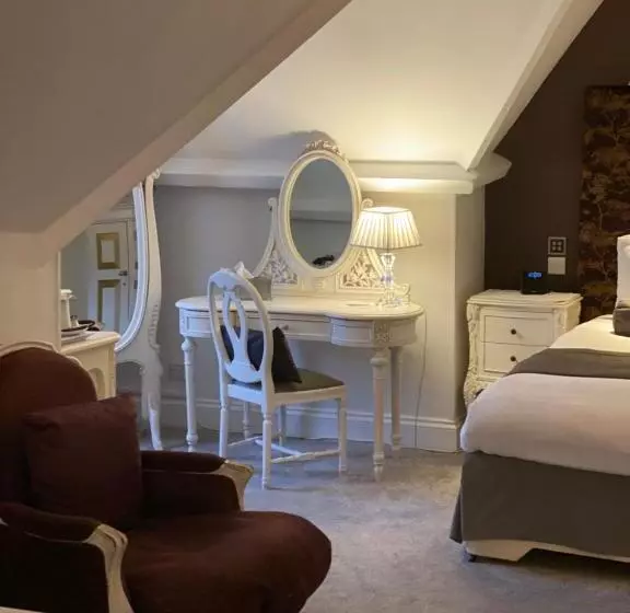 هتل Langtry Manor