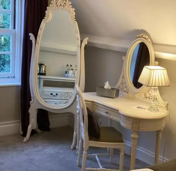 هتل Langtry Manor