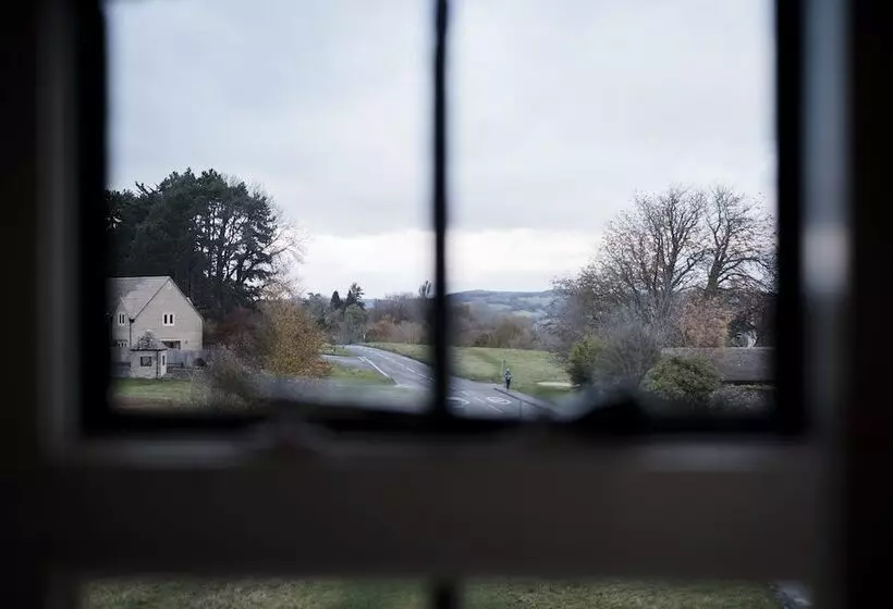 ホテル The Bear Of Rodborough