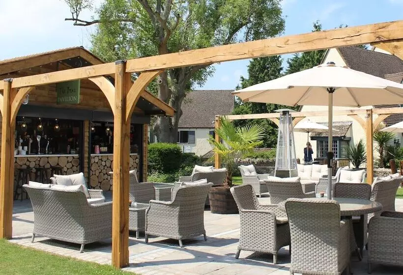 ホテル The Bear Of Rodborough