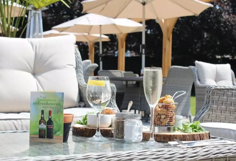 ホテル The Bear Of Rodborough