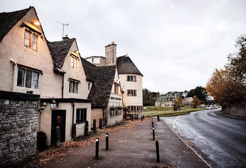 ホテル The Bear Of Rodborough