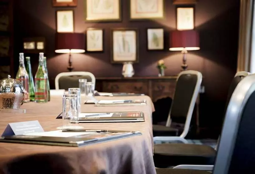 ホテル The Bear Of Rodborough