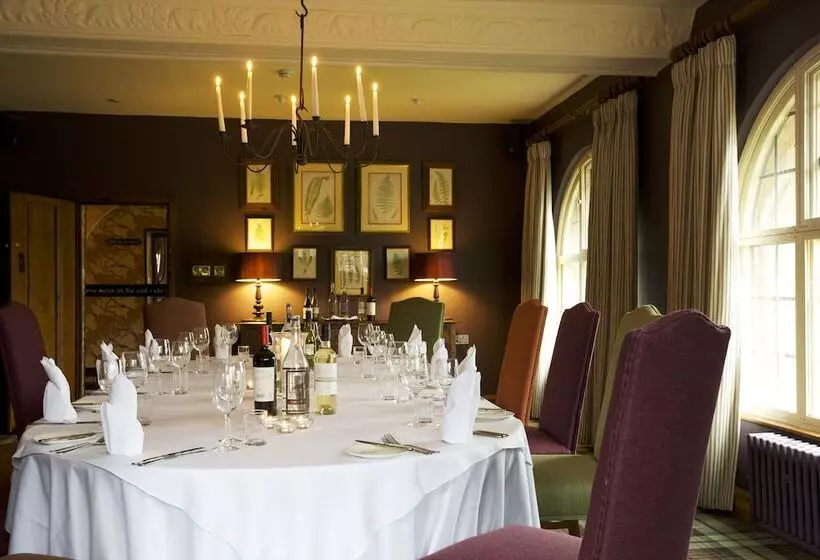 ホテル The Bear Of Rodborough