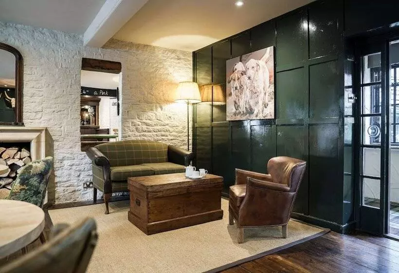 ホテル The Bear Of Rodborough