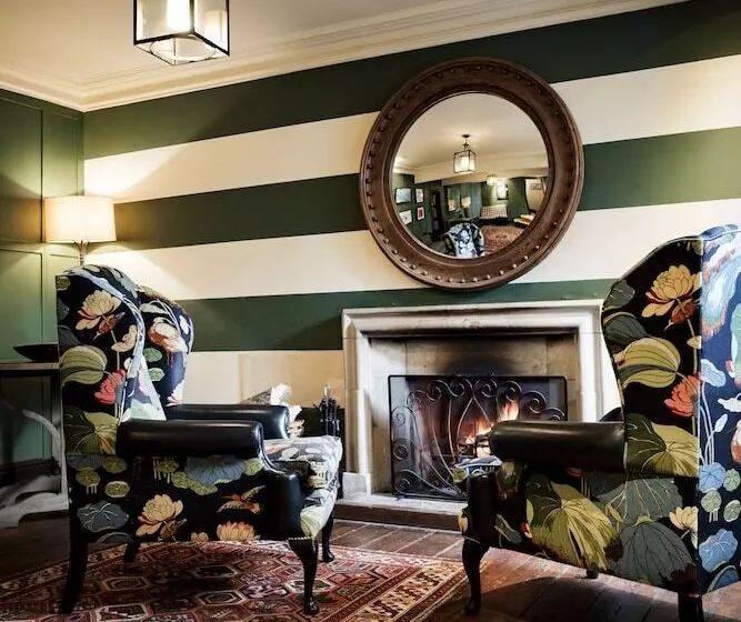 ホテル The Bear Of Rodborough