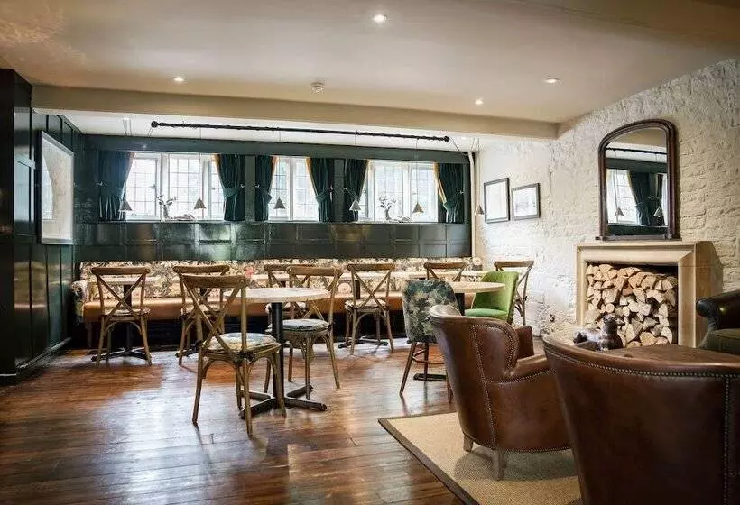 ホテル The Bear Of Rodborough