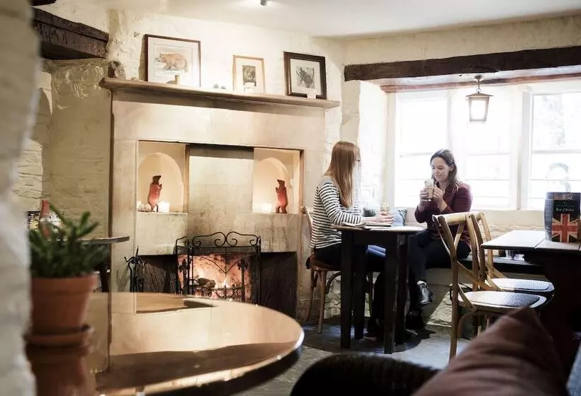 ホテル The Bear Of Rodborough