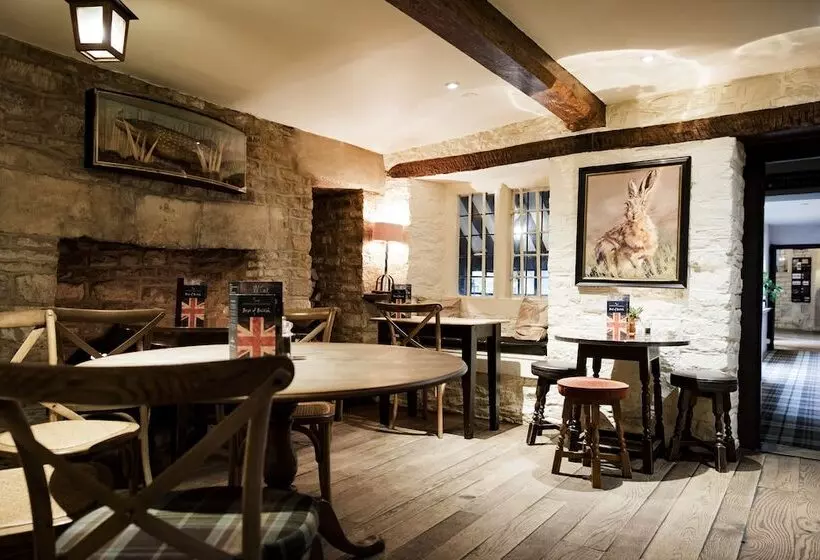 ホテル The Bear Of Rodborough