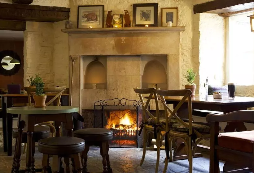 ホテル The Bear Of Rodborough