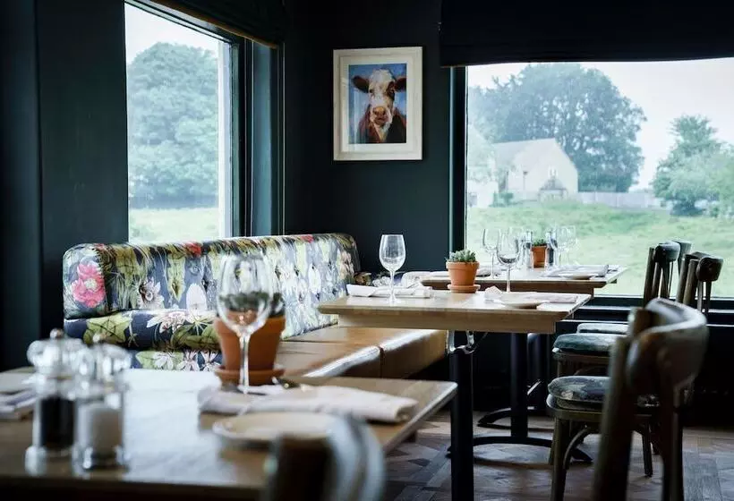 ホテル The Bear Of Rodborough