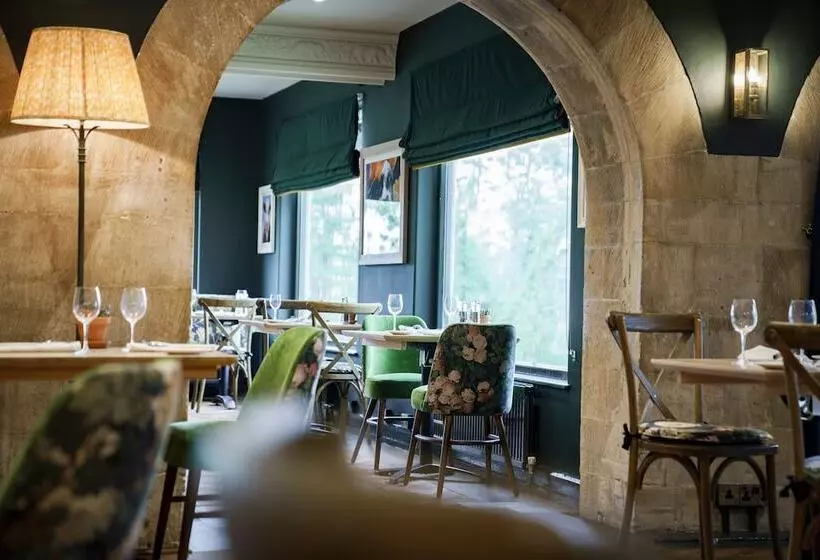 ホテル The Bear Of Rodborough