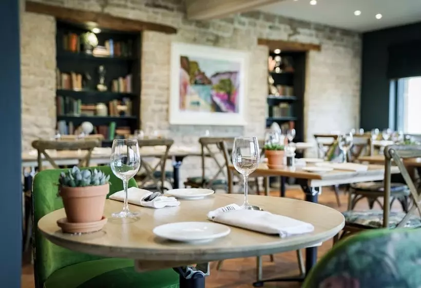 ホテル The Bear Of Rodborough