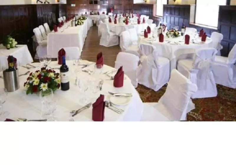 Hotel The Feathers