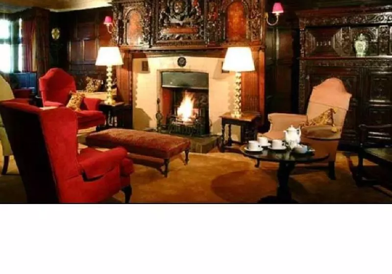 Hotel The Feathers