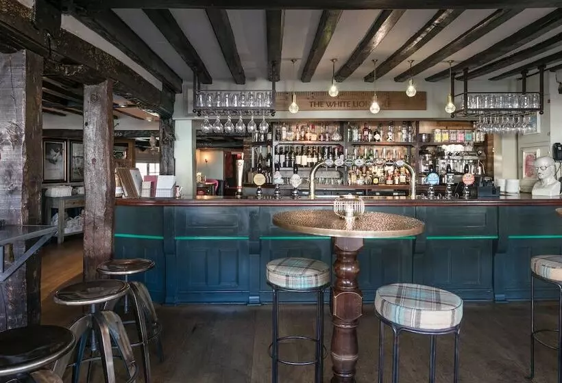 Hotel The White Lion