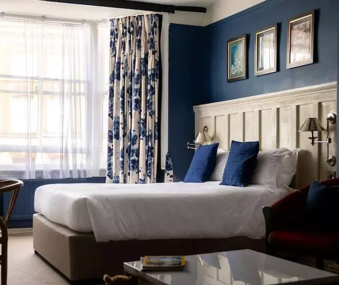 Hotel The White Lion