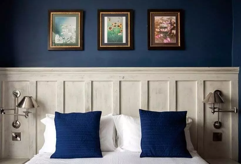 Hotel The White Lion