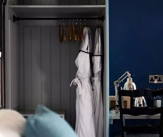 Hotel The White Lion