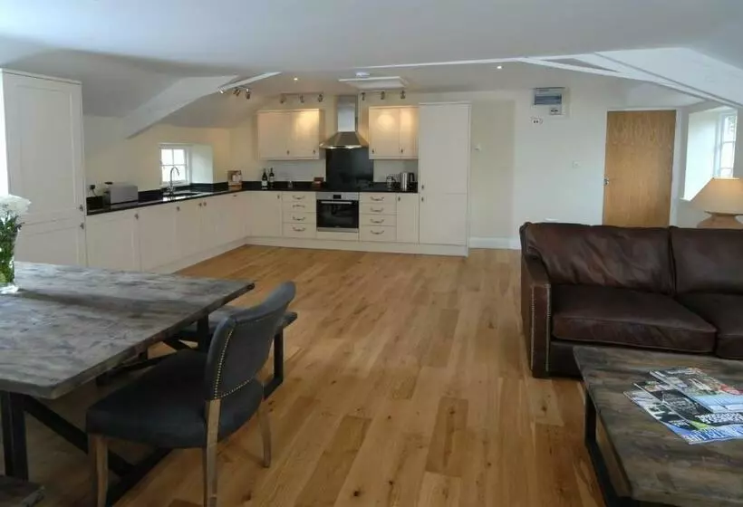 Unicorn Aparthotel Suites