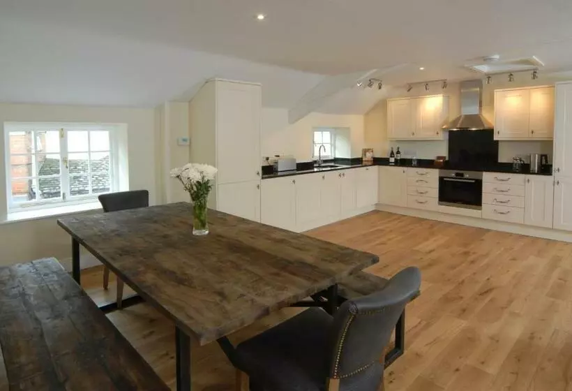 Unicorn Aparthotel Suites